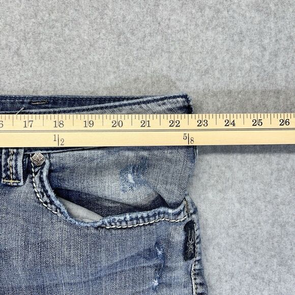 Silver Suki Flap Bermuda Shorts Women’s 24 Distressed Stone Wash Denim - Picture 16 of 16